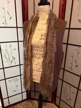 M.STUDIO Brown Knit Vest with Faux Fur Collar